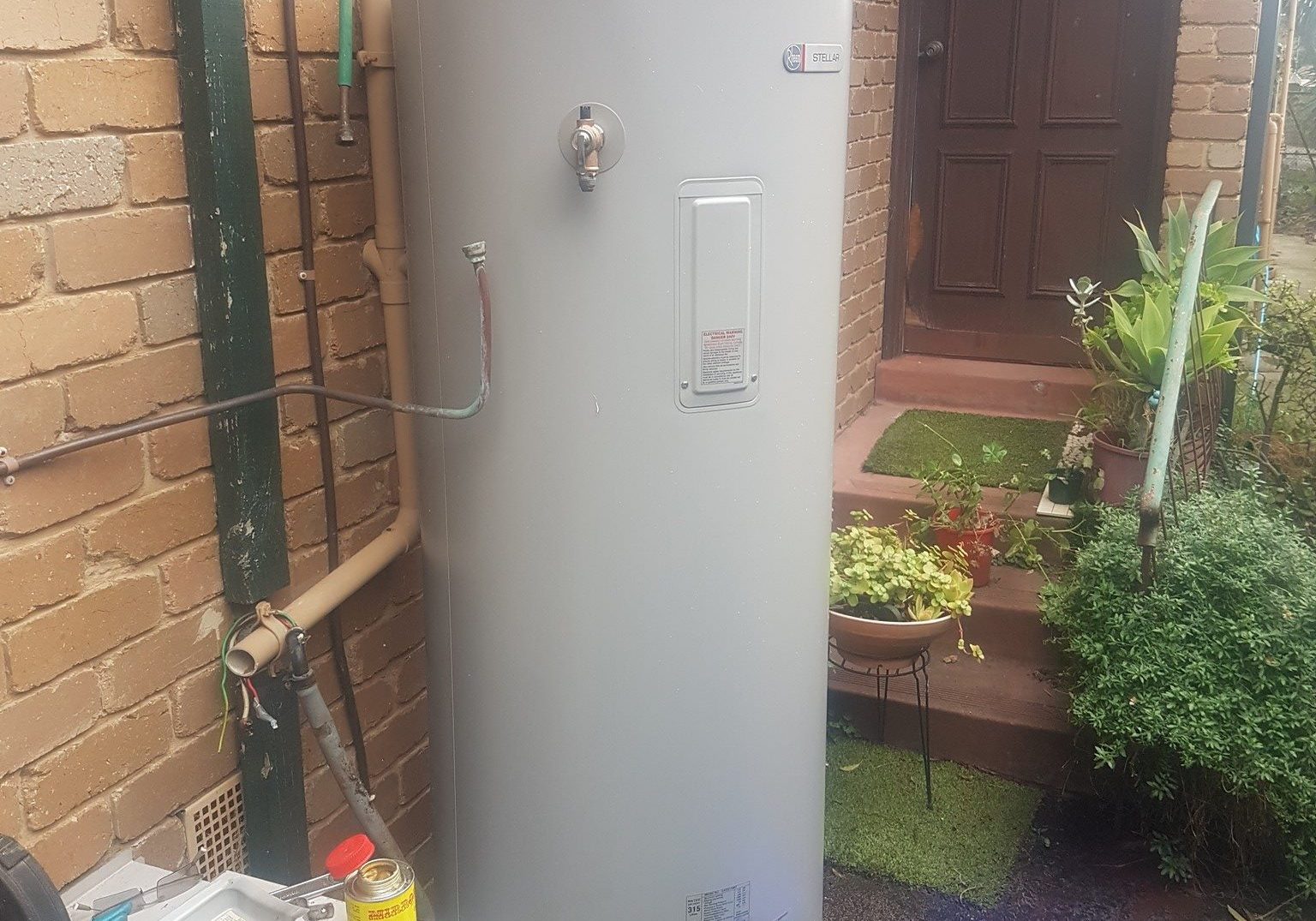 Electric Hot Water Unit Installation Essendon | Finlay Plumbing